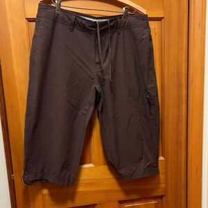 Danskin Now Brown Active Capris